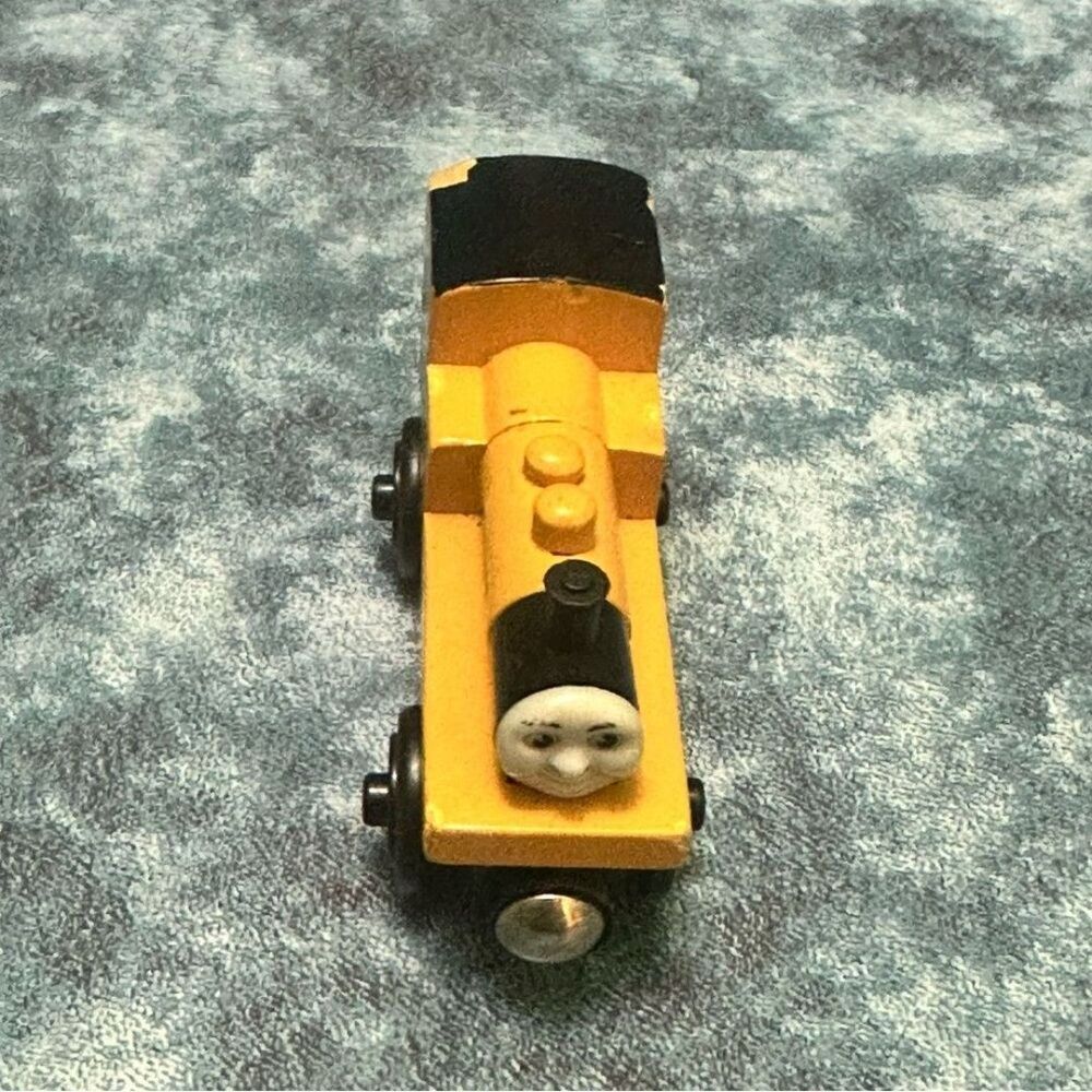 Thomas & Friends Duncan Train - Yellow and Black 2003 - Picture 2 of 7